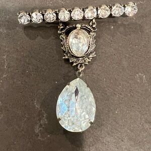 Vintage Bar Rhinestone Cabochon Tear Drop Solitaire Brooch